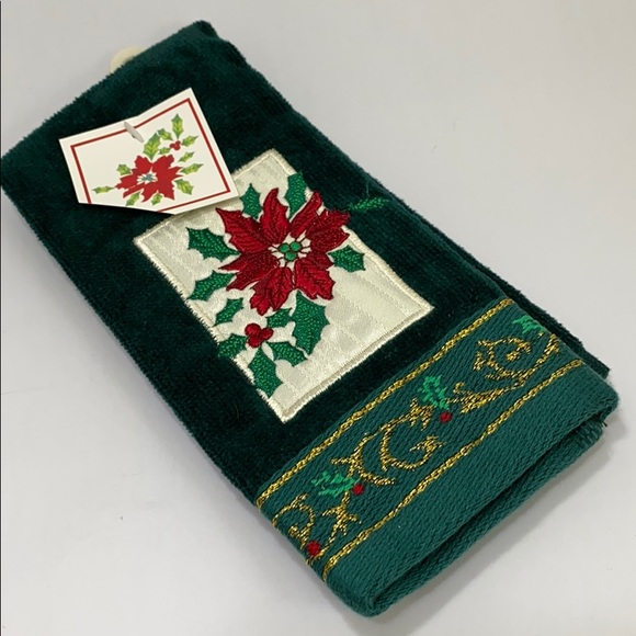 New poinsettia finger tip Christmas towel - Picture 5 of 5